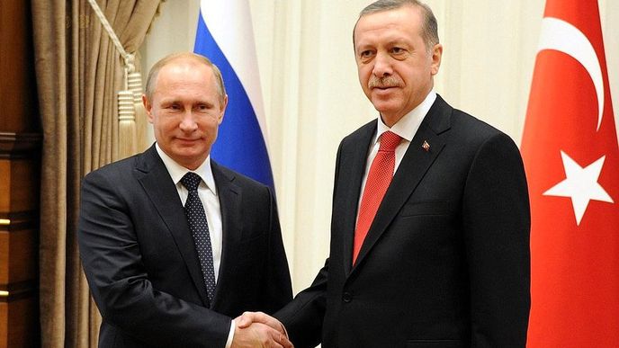 Zase dobrý! Erdogan a Putin, než se rozkmotřili.