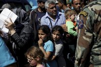 Rakousko panikaří z uprchlíků: Na hranice vyšle vojáky a zahájí kontroly