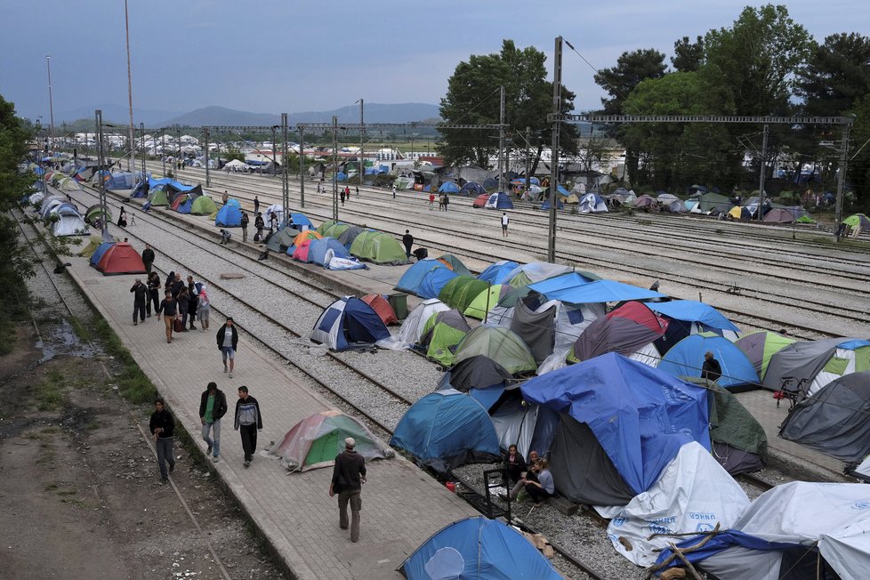 Do Evropy proudí statisíce uprchlíků.