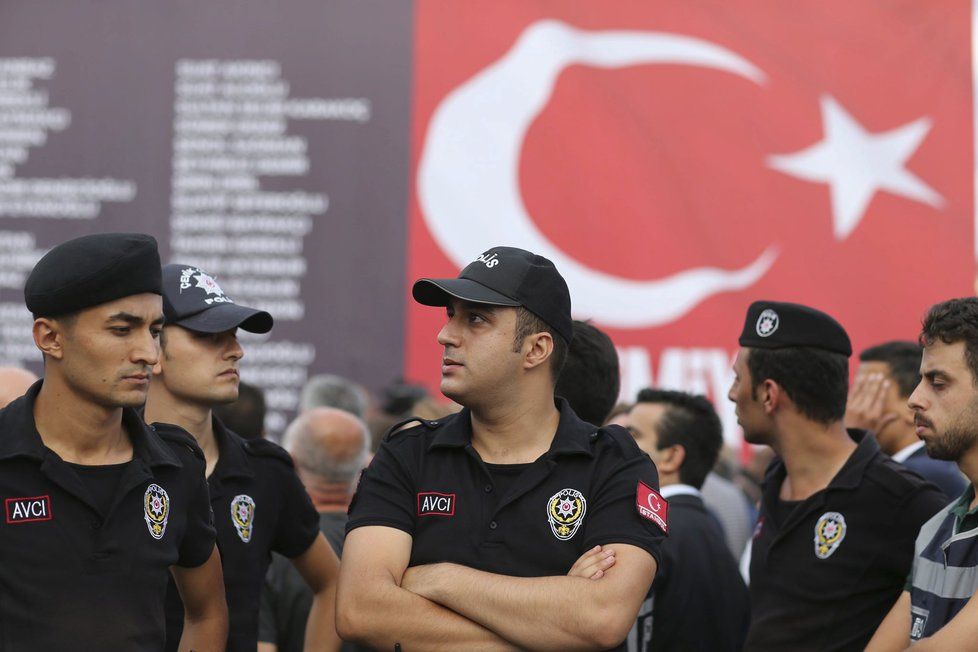 Údajný strůjce tureckého puče ponížen: Jeho rodiště předělají na toalety.
