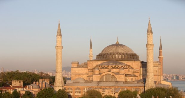 Bývalý chrám a později mešita Hagia Sofia je úchvatná.