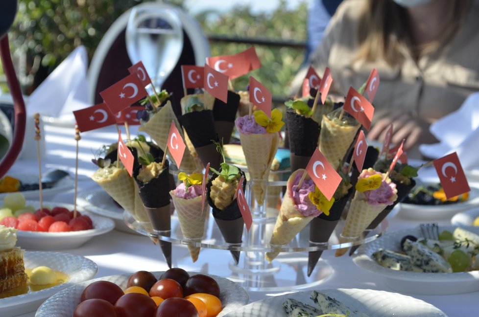 Turci mají rádi plné stoly. Často se o jídlo &#34;dělí&#34; všichni přítomní