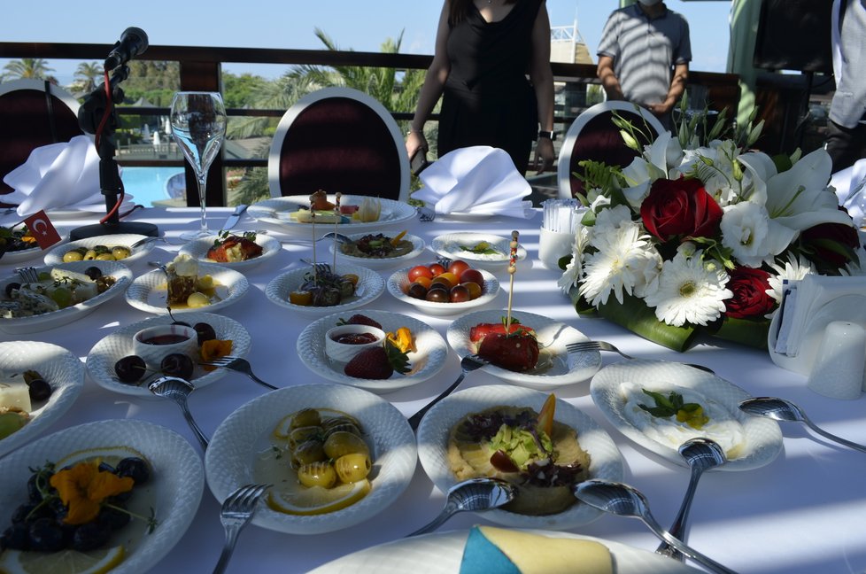 Turci mají rádi plné stoly. Často se o jídlo &#34;dělí&#34; všichni přítomní