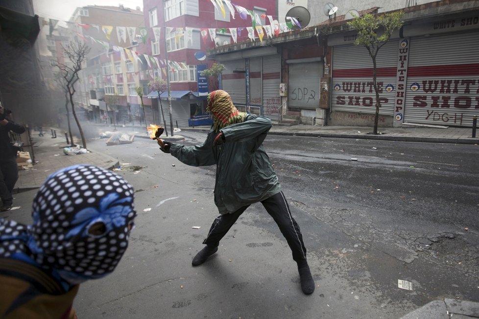 Prvomájový Istanbul: Demonstranti se střetli s policisty.