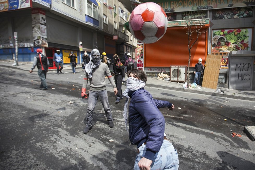 Prvomájový Istanbul: Demonstranti se střetli s policisty.