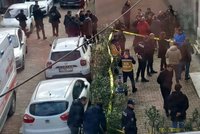 Útok v kostele v Istanbulu. Maskovaní ozbrojenci zabili jednoho člověka, policii unikají