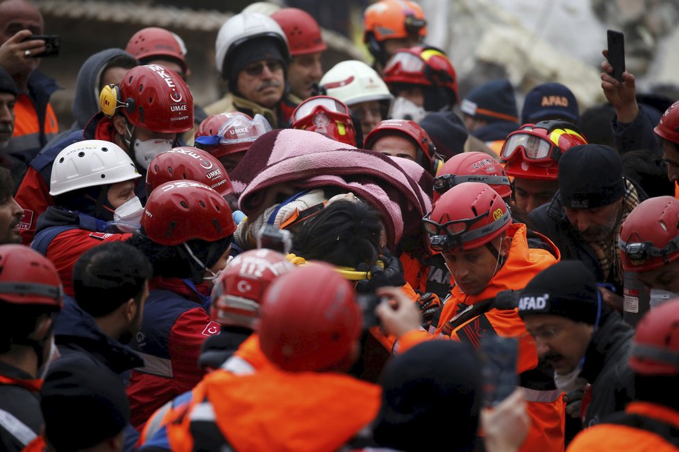 V Istanbulu se zřítila obytná budova