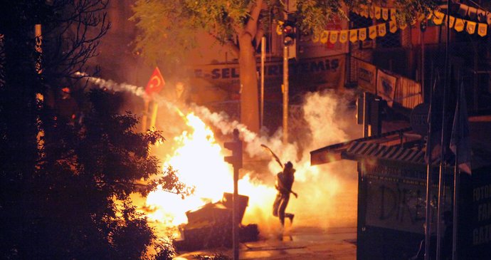 Protivládní demonstrace v tureckém Istabulu
