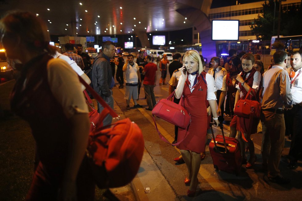 Teroristický útok na letišti v Istanbulu (28. 6. 2016).