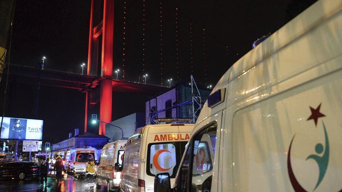 Na diskotéku v Istanbulu zaútočili, desítky mrtvých.