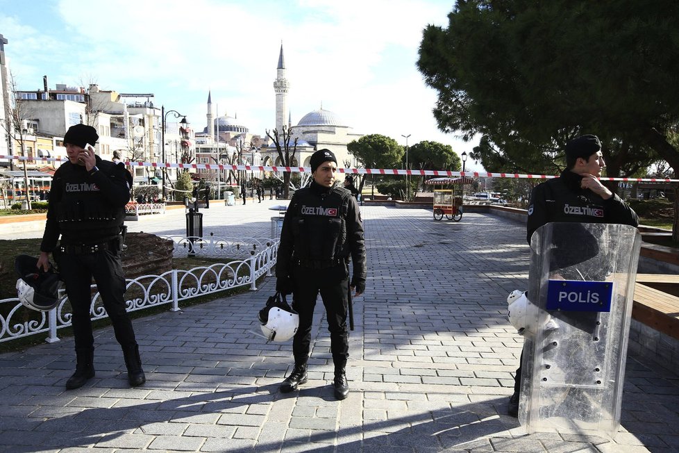 Několik mrtvých a zraněných si prý vyžádal výbuch v Istanbulu.