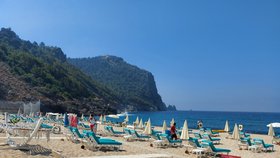 Kleopatřina pláž v tureckém letovisku Alanya je připravená na nával turistů