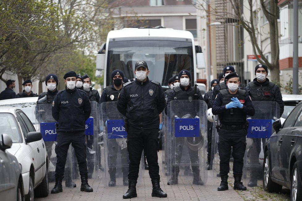 Turecko se stínu koronaviru slaví První máj. (1.5.2020)