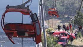 V Turecku v pátek večer z neznámých příčin spadl sloup turistické lanovky.