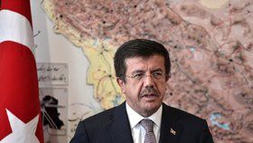 Nihat Zeybekci při návštěvě Íránu