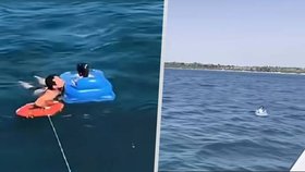 Dívka v Turecku skončila na nafukovací matraci na otevřeném moři.