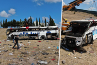 Tragická nehoda autobusu v Turecku: Zahynulo patnáct lidí!