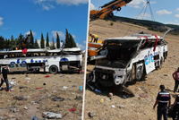 Tragická nehoda autobusu v Turecku: Zahynulo patnáct lidí!