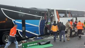 Nehoda tří autobusů v Turecku (28.11.2023)