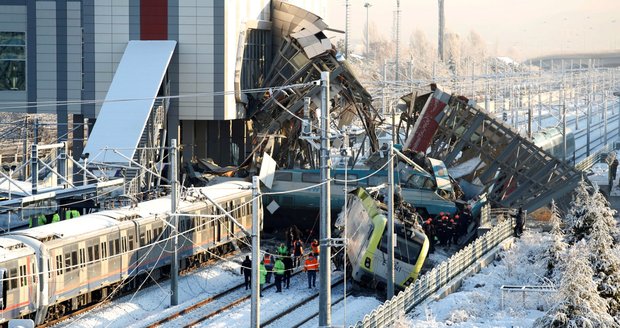 Děsivá nehoda na kolejích: Při srážce vlaků zemřelo devět lidí, 43 je zraněných
