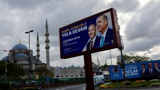 S Erdoğanem, nebo bez něj? Svět napjatě čeká, jak dopadnou zásadní volby v Turecku