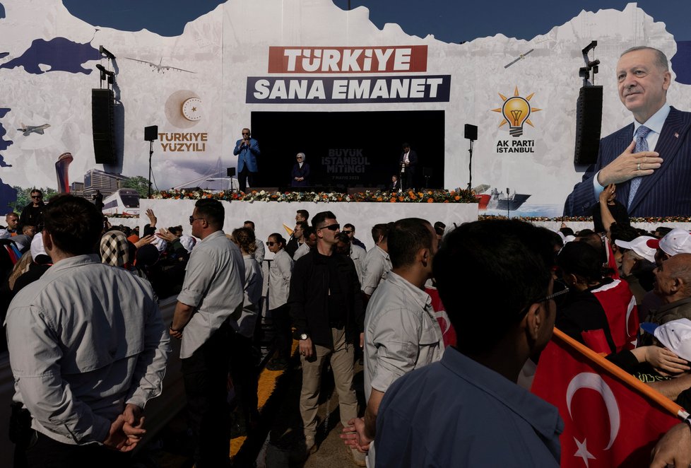 Erdogan obhajuje prezidentské křeslo.