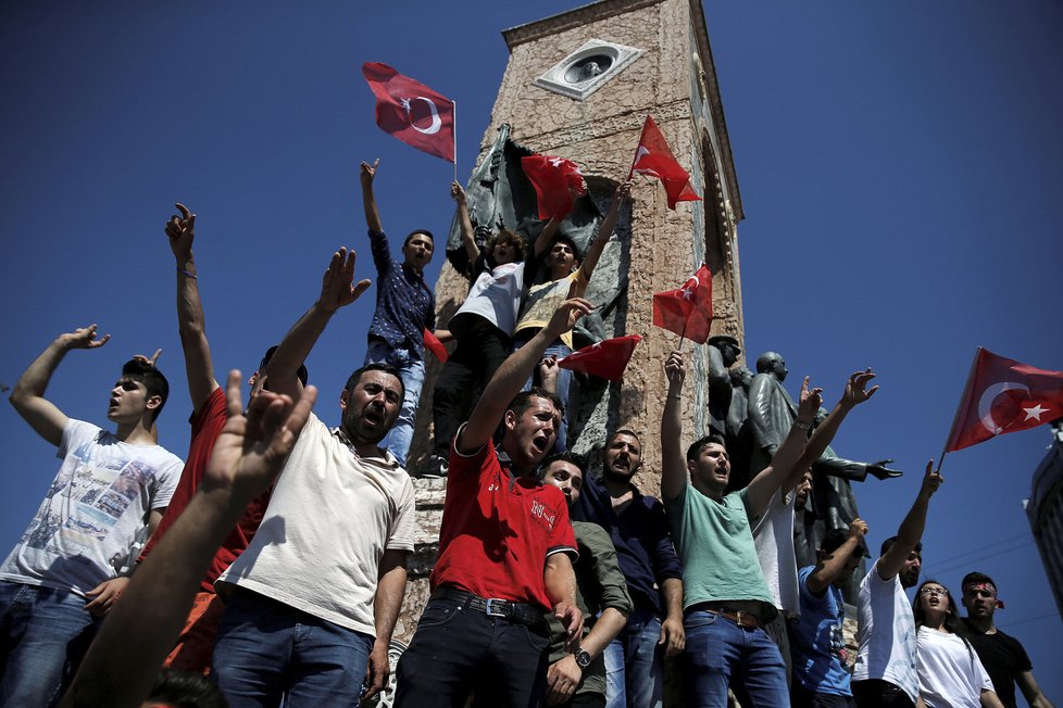Turci slavili potlačení vzpoury po nepovedeném puči