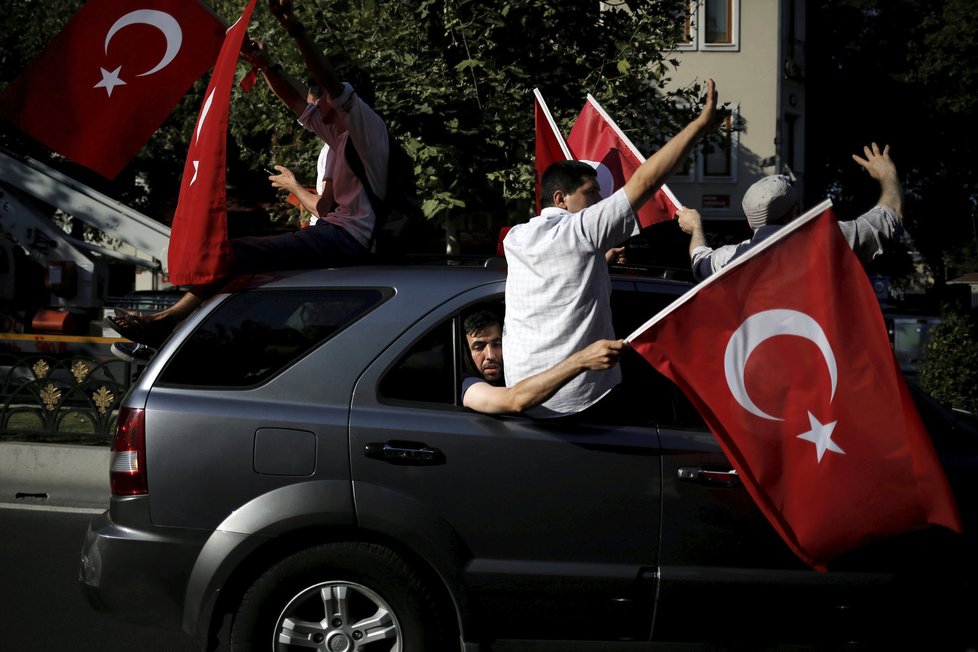 Před rokem v Turecku proběhl pokus o puč. Prezident Erdogan ho krvavě potlačil