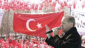 Turecký prezident Erdogan během proslovu k příznivcům