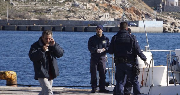 Policie zabavila přes 2500 falešných záchranných vest pro uprchlíky