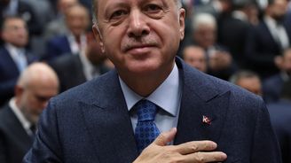 Erdogan kvůli Bidenovi zkrotl. Řecko naléhá, aby převzal zpět imigranty