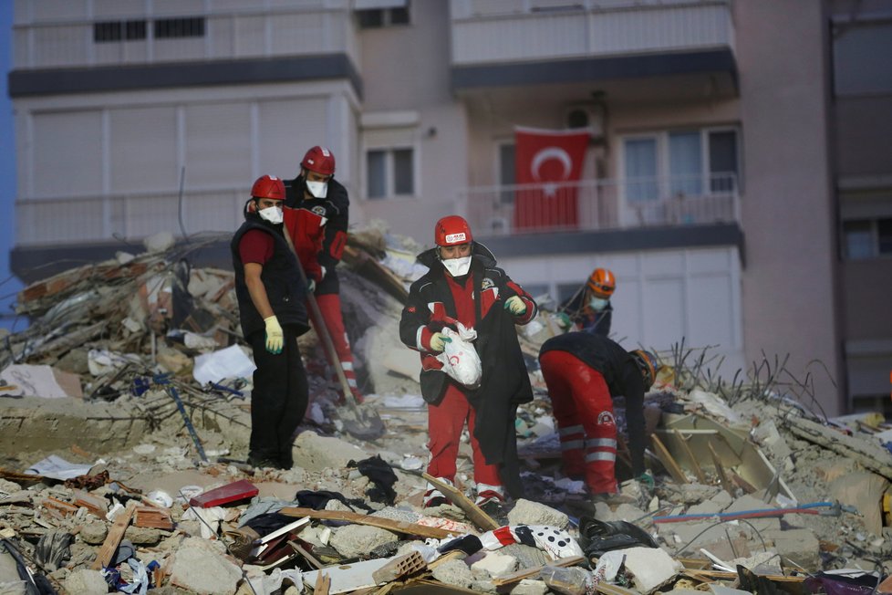 Turecko a Řecko zasáhlo silné zemětřesení (31. 10. 2020).