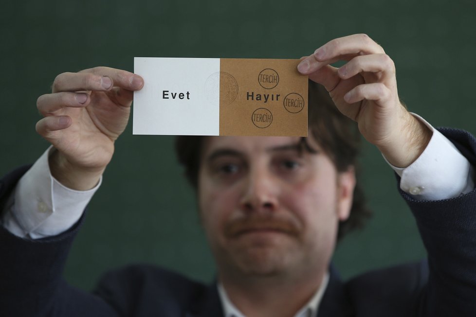 Sčítání hlasů v tureckém referendu