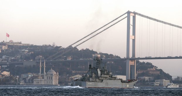 Putin má další problém s Tureckem: V Černém moři prý blokovalo ruskou loď 