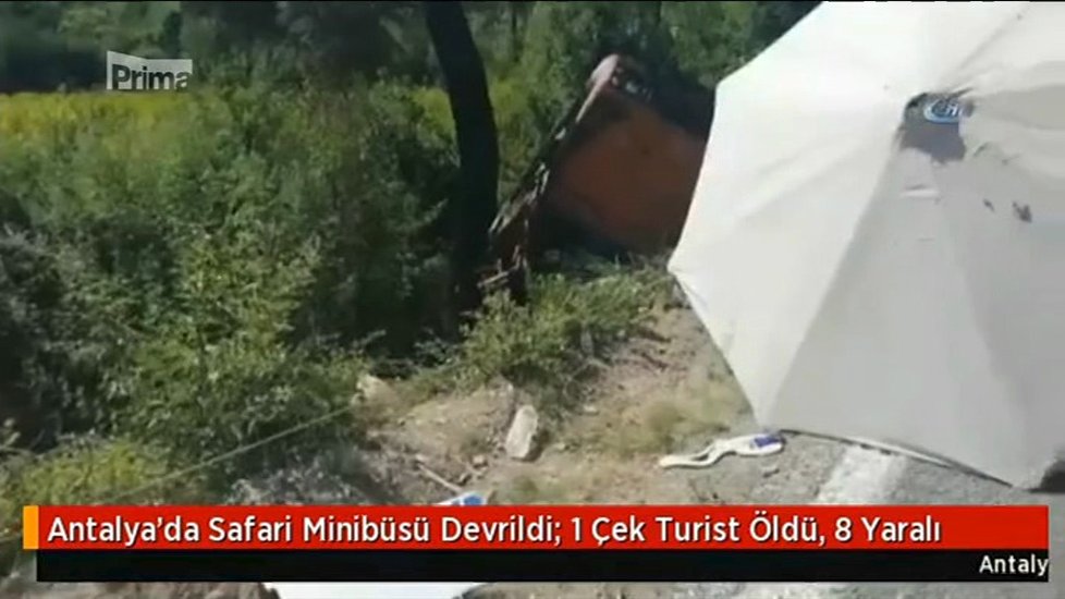 V Turecku havaroval mikrobus s Čechy, jeden zemřel, druhý bojuje o život.
