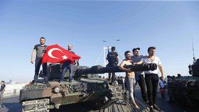 Turecko propustí 38 tisíc vězňů:  Udělají místo pro pučisty.