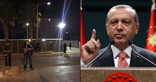 Základnu NATO v Turecku obklíčila policie. Prý kvůli přípravě dalšího puče