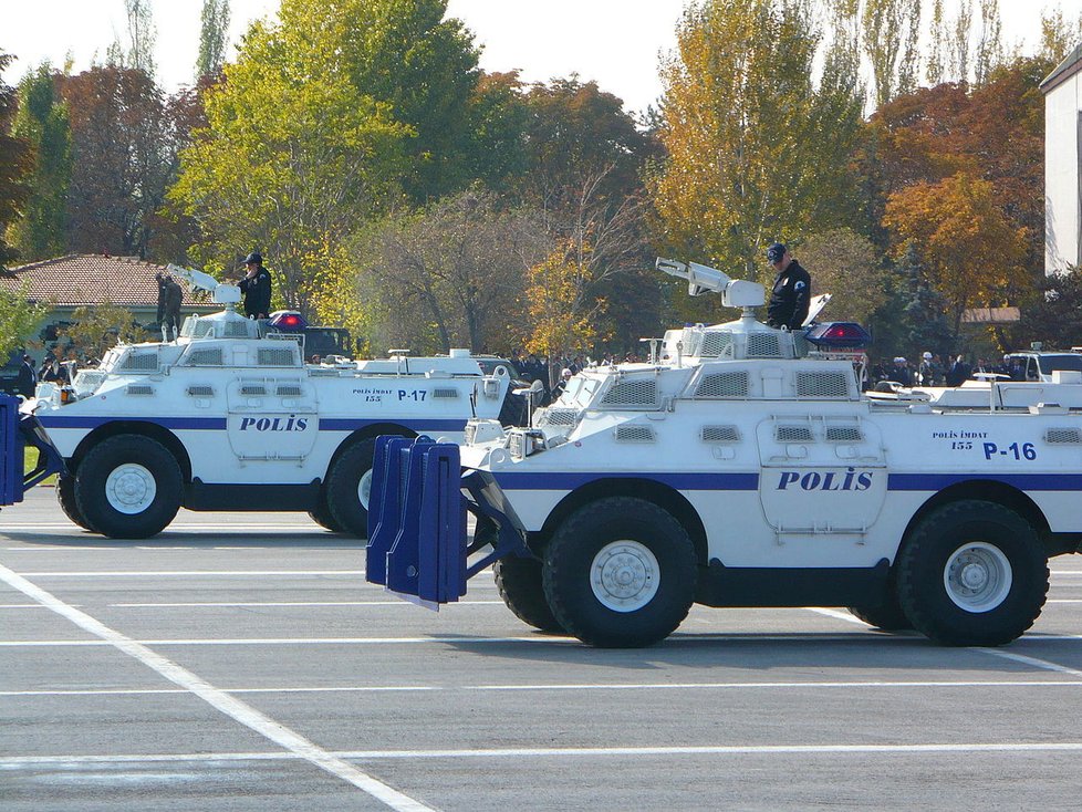 Tento typ vozidla používá turecká policie např. při rozhánění demonstrací.