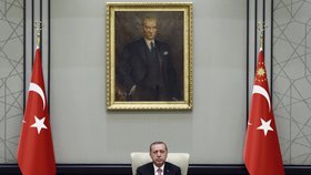 Erdogan chce mít pod kontrolou armádu i rozvědku. Navrhuje změnu ústavy.