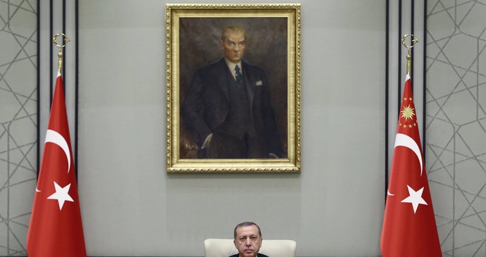 Týden po státním převratu: Kam se řítí Erdoganovo Turecko?