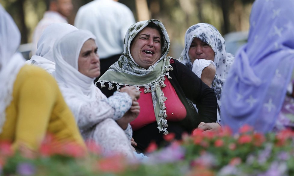 Blízcí obětí pumového útoku na svatbu v Turecku