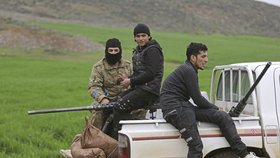 Při tureckém bombardování Afrinu zemřelo 17 lidí, včetně kurdských milicionářů.