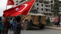 Turci pokračují v invazi na Kurdy v severní Sýrii. Kritika vůči jejich počínání sílí 