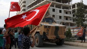 „Nejsme hotel pro zahraniční teroristy.“ Turci vrátili do Francie 11 džihádistů