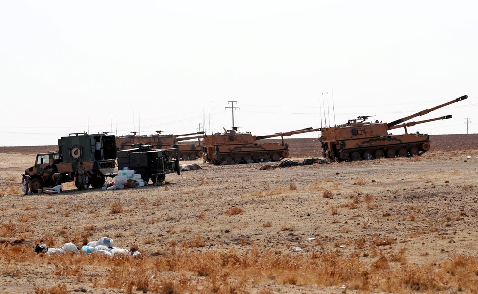 Turci pokračují v tvrdé ofenzivě v Sýrii.