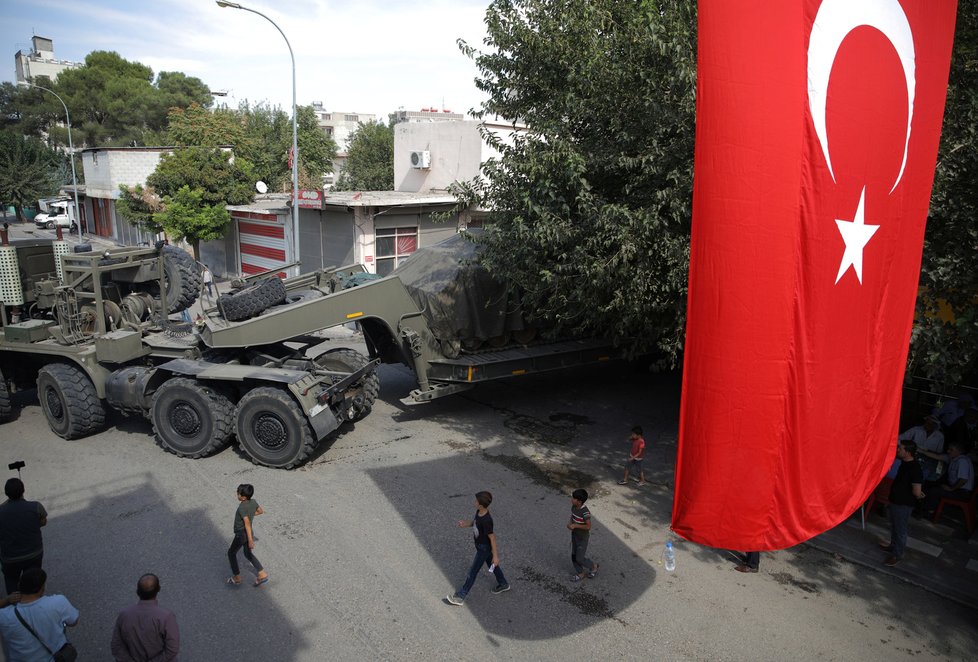 Turecká vojenská akce v Sýrii: Vítání tureckých vojsk na tureckých hranicích