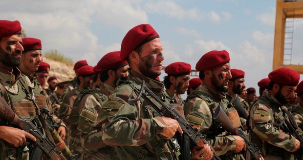 Turci vtrhli do Sýrie, chtějí potlačit Kurdy. „Prvotřídní prasárna,“ zuří exministr