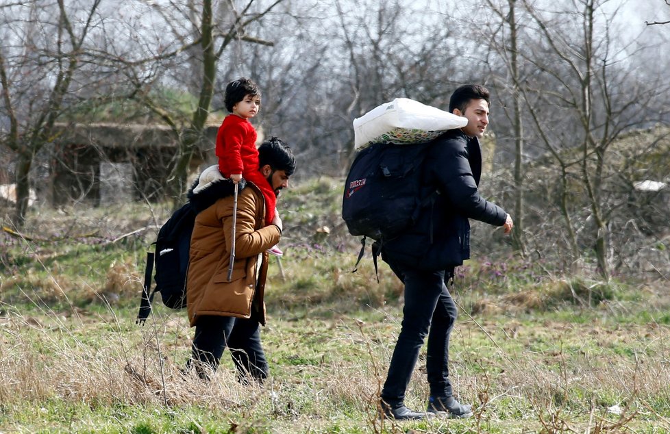 Stovky syrských uprchlíků vyrazily do Evropy. Turecko jim bránit nebude
