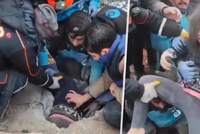 Dojemné video z Turecka: Záchranáři z trosek vytáhli živou holčičku