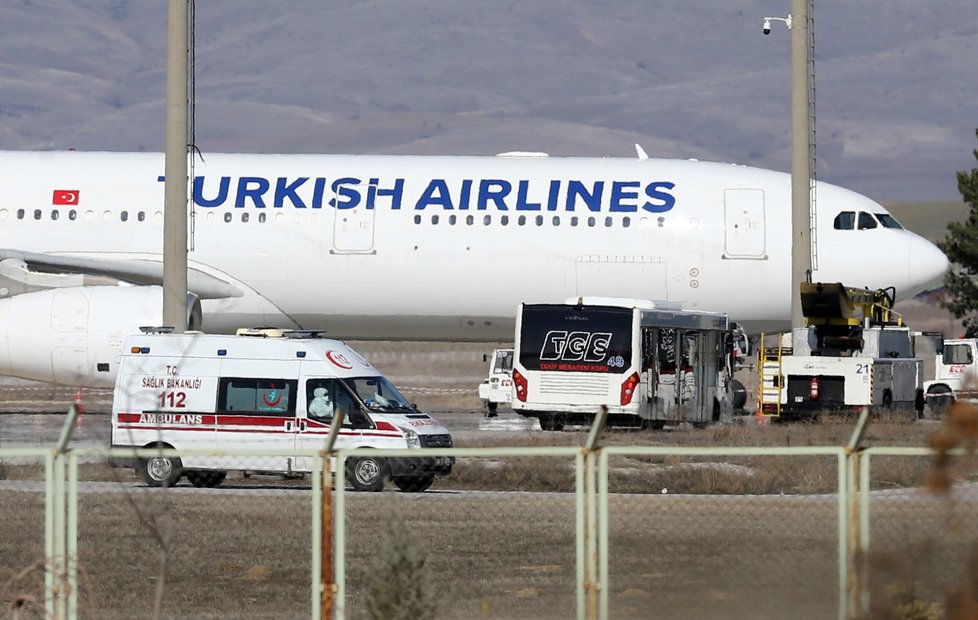 Let Turkish Airlines z Teheránu do Istanbulu musel nouzově přistát v Ankaře. U cestujících je podezření na koronavirus.